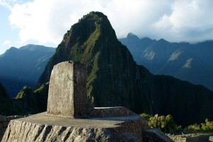 800px-peru_-_machu_picchu_123_-_intihuatana_-7181950605-.jpg